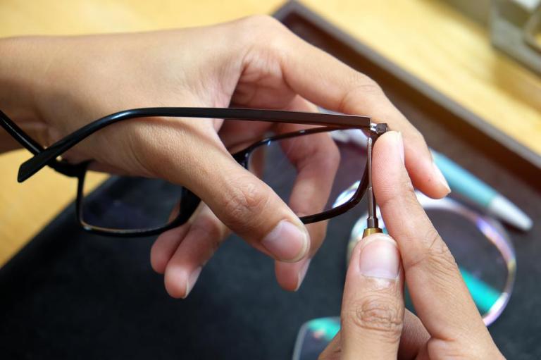 Lunettes sur mesure à Saverne, alliance du style et de la précision